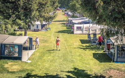 Pitch Comfort - electricity 10A / car / small tent / water and drainage point / TV, Wifi / taxes included