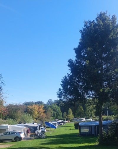 Pitch Comfort - electricity 10A / car / small tent / water and drainage point / TV, Wifi / taxes included