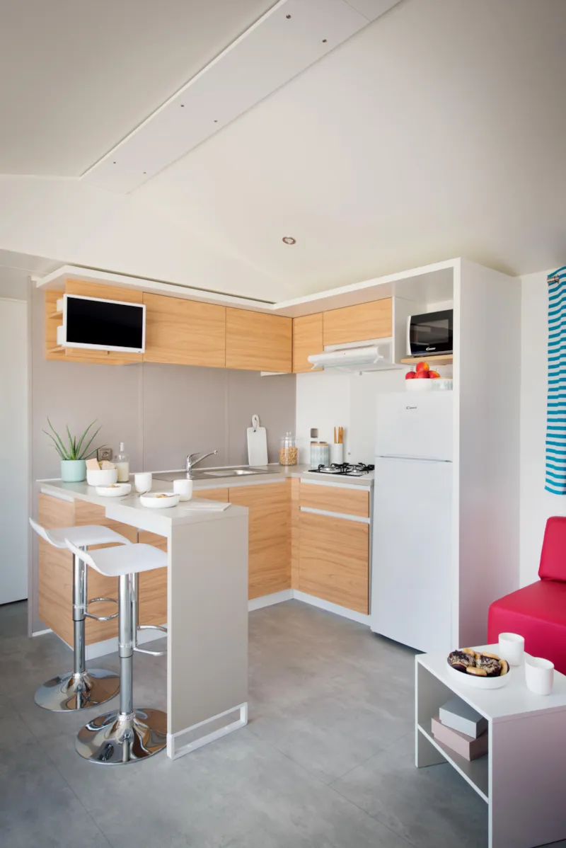 Chalet 4L Avec Canapé Et Table À Manger Séparé