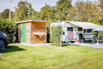 Stellplatz - Stellplate Komfort Deluxe Mit Privatem Sanitär - Vakantiepark Koningshof