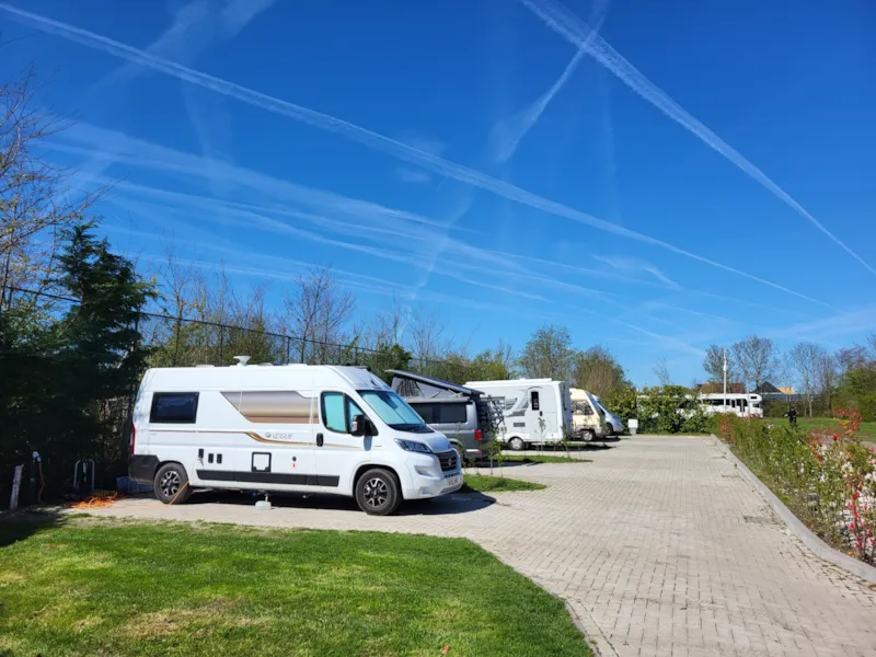 Emplacement Camping-Car (Max. 8 Mètres)