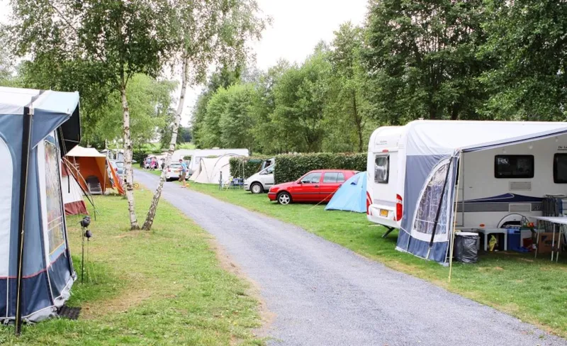 Emplacement 100 M² (Incl. 2 Pers. + 10A Électricité)