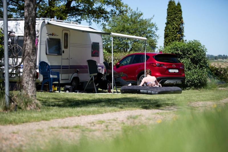 Stellplatz 100 m² (inkl. 2 Pers. + 10A Elektrizität)