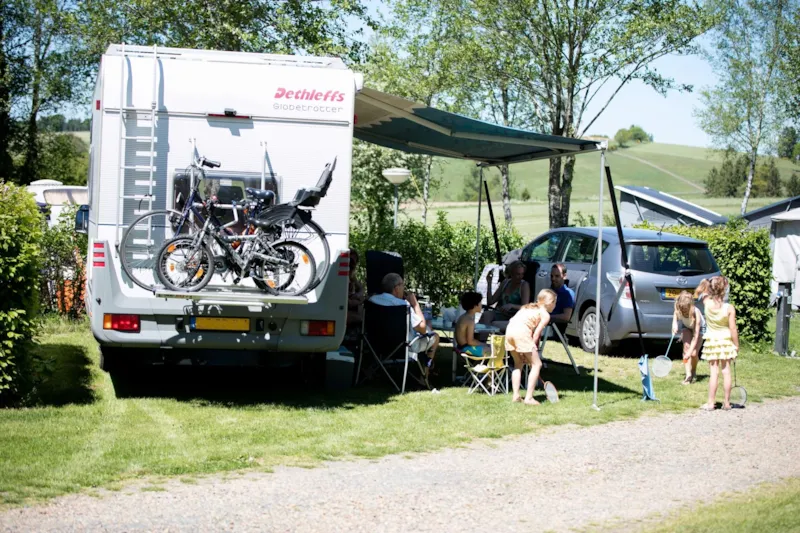 Emplacement 100 M² (Incl. 2 Pers. + 10A Électricité)