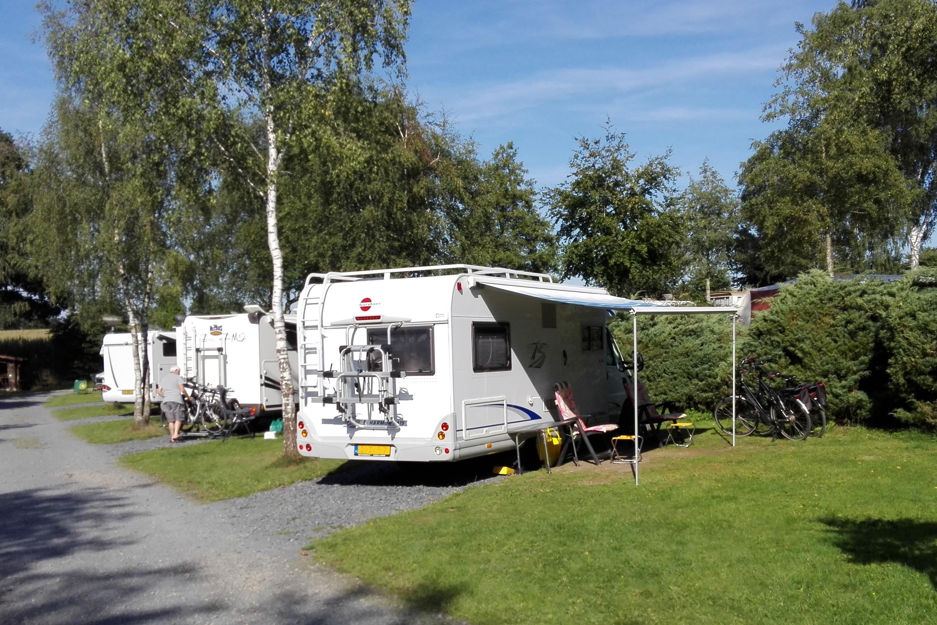 Camperplaats 100 m² (incl. 2 pers. + 10A elektriciteit)