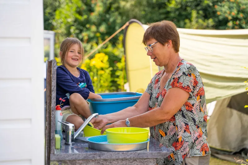 Emplacement Confort 150 M² Avec Sanitaire Privé (Incl. 2 Pers. + 10A+6A Électricité)