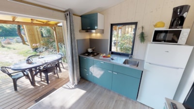 Tithome (2 bedrooms) - Toilet and kitchen sink with cold water