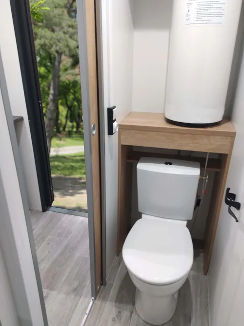 Stellplatz - Premium-Paket Ca. 120 M² Mit Eigenem Bad, Küchenbereich Und Überdachter Terrasse (Kein Schlafzimmer) - image n°9 - Camping Saint Disdille