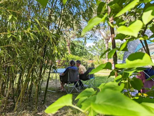 Stellplatz - Stellplatz Confort ~100 M²: Stellplatz + Wohnwagen Oder Zelt Oder Wohnmobil + Auto + Strom - image n°3 - Camping Saint Disdille