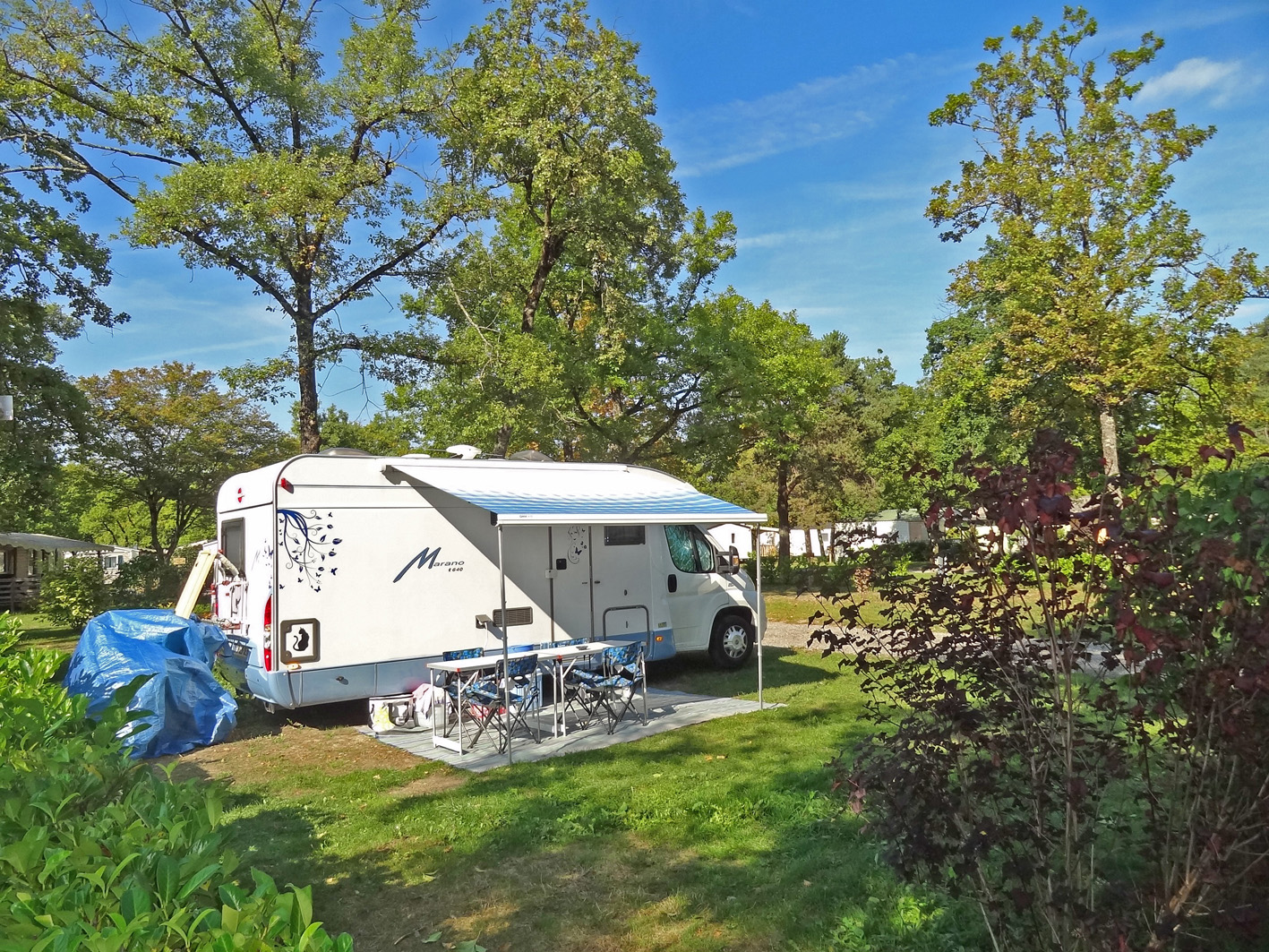 Package Privilege (GCC) >120m² : pitch + caravan or tent +car or camping-car + electricity 2p