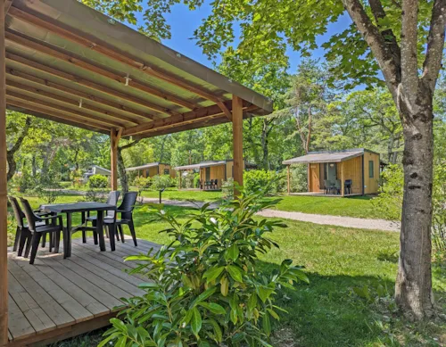 Stellplatz - Premium-Paket Ca. 120 M² Mit Eigenem Bad, Küchenbereich Und Überdachter Terrasse (Kein Schlafzimmer) - image n°3 - Camping Saint Disdille