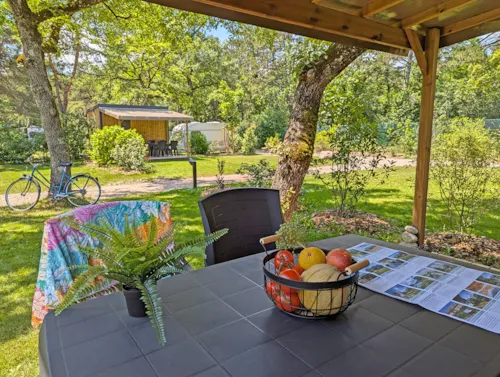 Stellplatz - Premium-Paket Ca. 120 M² Mit Eigenem Bad, Küchenbereich Und Überdachter Terrasse (Kein Schlafzimmer) - image n°4 - Camping Saint Disdille
