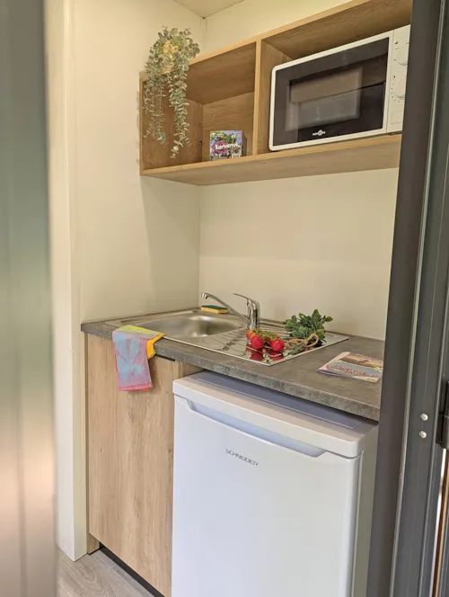 Stellplatz - Premium-Paket Ca. 120 M² Mit Eigenem Bad, Küchenbereich Und Überdachter Terrasse (Kein Schlafzimmer) - image n°7 - Camping Saint Disdille