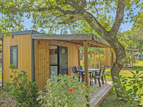 Stellplatz - Premium-Paket Ca. 120 M² Mit Eigenem Bad, Küchenbereich Und Überdachter Terrasse (Kein Schlafzimmer) - image n°1 - Camping Saint Disdille