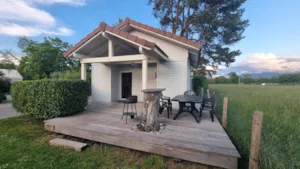 Locatif - Chalet terrasse couverte (1 chambre 2prs + Mezzanine 4 couchages) - Camping Saint Disdille