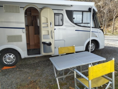 Integral motorhome Dethleffs — 1
