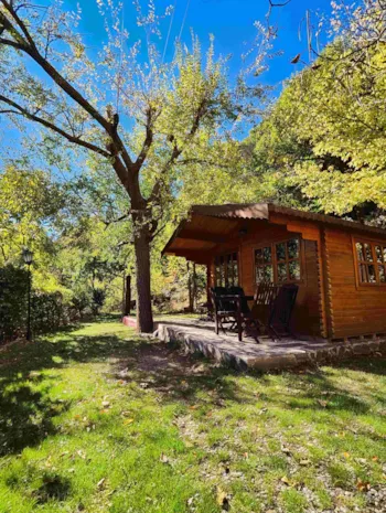 Mietunterkunft - Veleta Holzhütte - Küche - Camping Trevélez