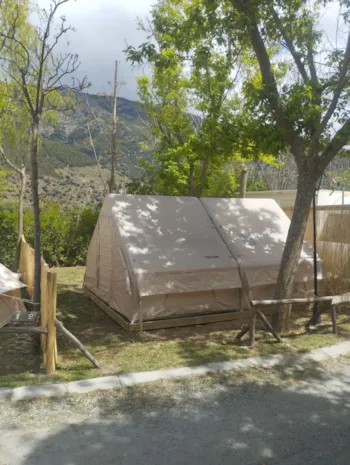 Mietunterkunft - Piedra Ventana - Camping Trevélez