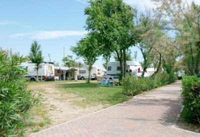 Pitch, tent, caravan or camping-car and car — 3