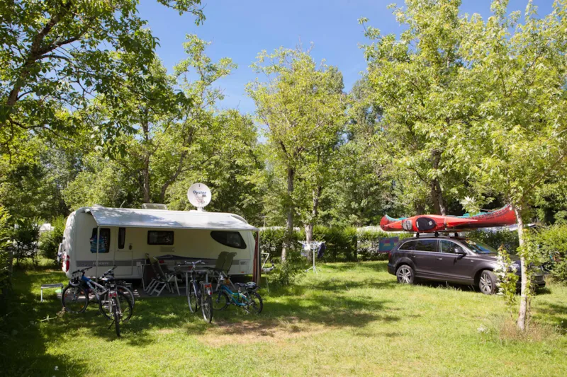 Emplacement + Voiture