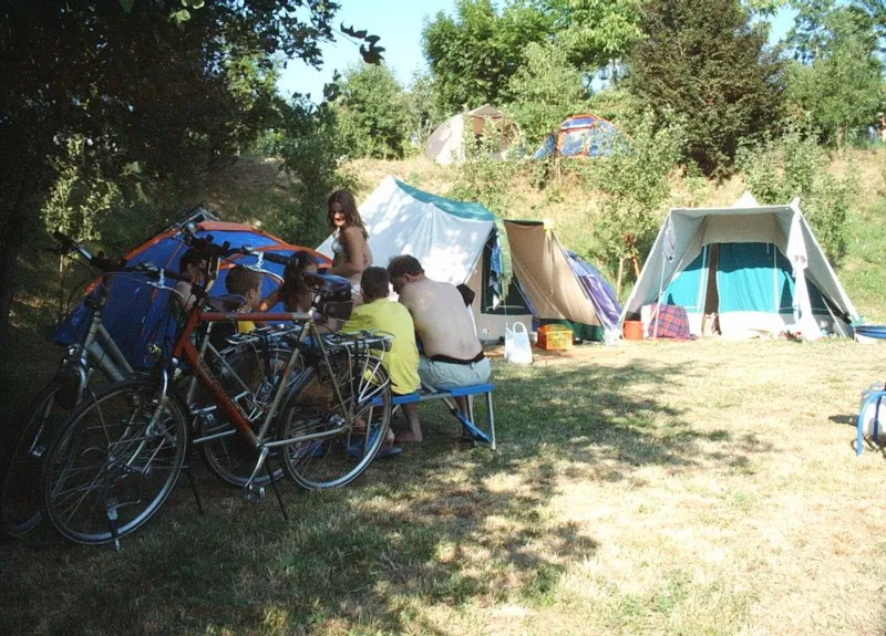 Emplacement Tente Ou Camping-Car