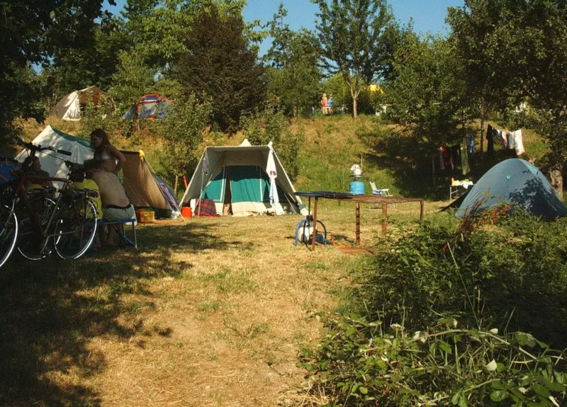 Emplacement Tente Ou Camping-Car