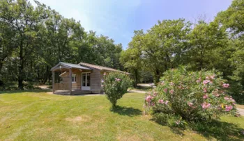 Mietunterkunft - Chalet Mit N° 1-7-8 2 Schlafzimmern Und  Inklusive Reinigungsservice (Ohne Küche) - Camping PRL - Domaine de Miraval
