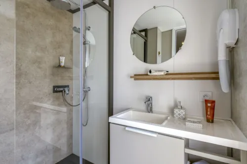 Mietunterkunft - Cottage 2 Zimmer Premium - image n°9 - Camping Sandaya Soleil Vivarais