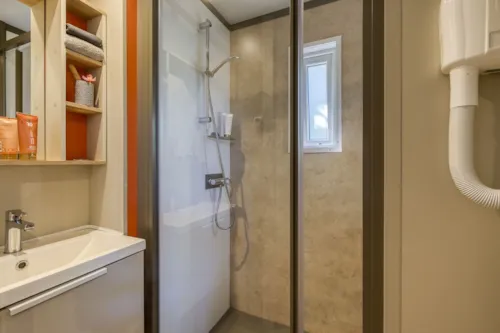 Location - Cottage 3 Chambres Premium - image n°9 - Camping Sandaya Soleil Vivarais