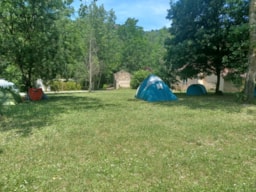 Kampeerplaats(en) - Standplaats Pakketprijs Wandelaar Per Voet Of Per Fiets Met Tent - Flower Camping les Gorges de l'Aveyron