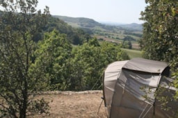 Kampeerplaats(en) - Familiepakket 1 Volwassene + Kind Gratis - Camping Naturiste Les Manoques