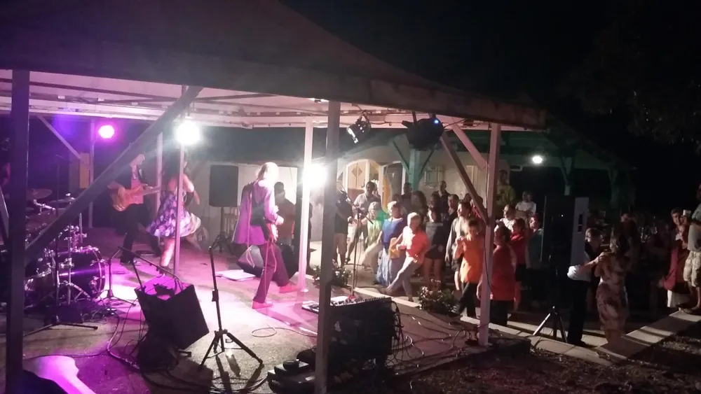 Camping Naturiste Les Manoques - image n°12 - UniversalBooking