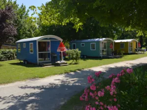 Locatif - Gipsycar - Camping des Lacs - Savoie