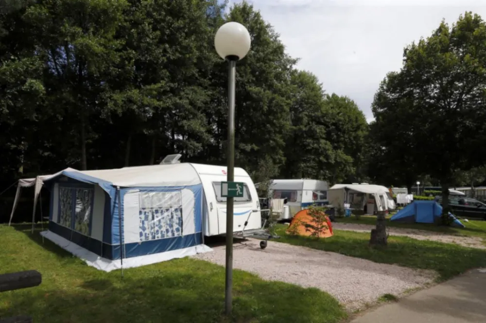 Emplacement - Emplacement Nu Avec Électricité - Camping Paradis Le Giessen