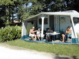 Campingplatz + Auto + 1 Pers & Extra