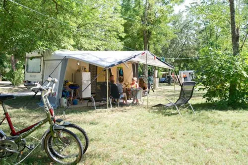 Kampeerplaats(en) - Staanplaats Comfort - image n°3 - Camping La Pinède - Excenevex
