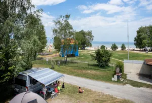 Emplacement - Staanplaats Comfort - Camping La Pinède - Excenevex