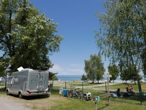 Kampeerplaats(en) - Staanplaats Comfort - image n°8 - Camping La Pinède - Excenevex
