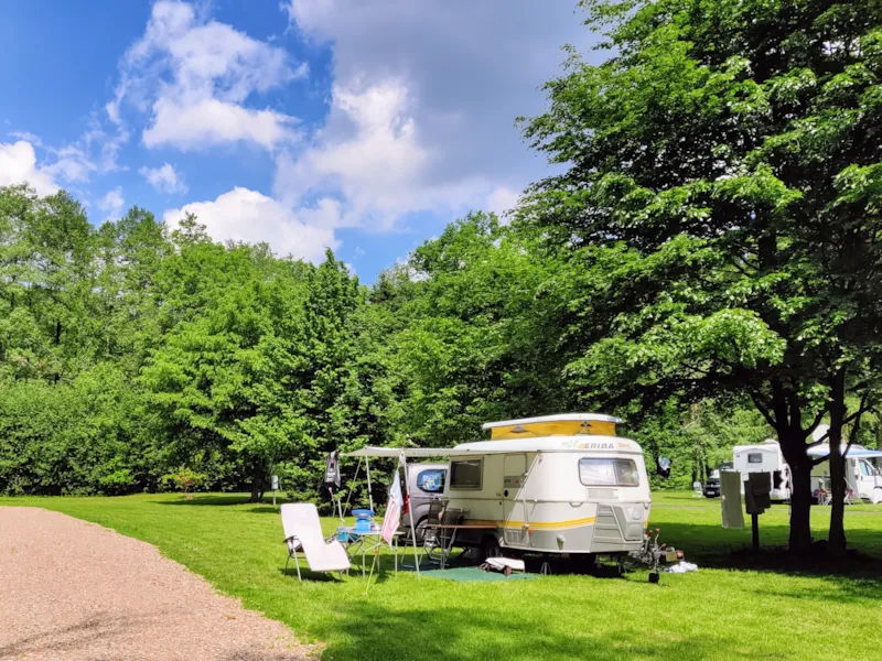 Emplacement Pour Tent/Caravane/Camper Incl. Electricite