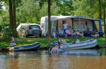 Stellplatz - Komfortplatz Am Wasser - Camping Wedderbergen