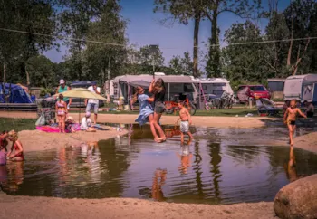 Stellplatz - Natürlich Wedderbergen - Komfortplatz Am Wasserfall - Camping Wedderbergen