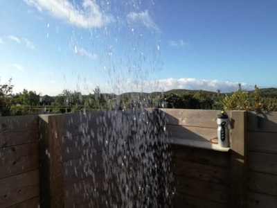 Comfort pitch - Extra space, luxury amenities and dune view. Not possible with motorhome. — 2