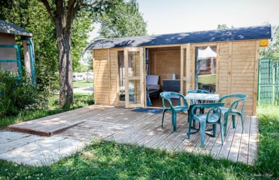 Wooden Caravan Disabled access Doc