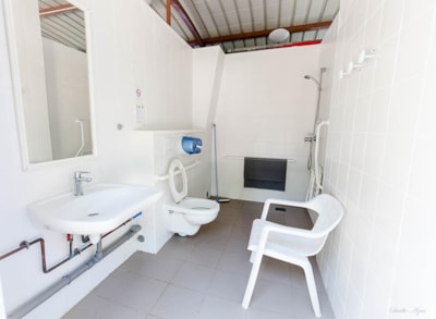 Wooden Caravan Disabled access Doc