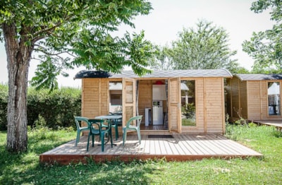 Wooden Caravan with dining area Timide