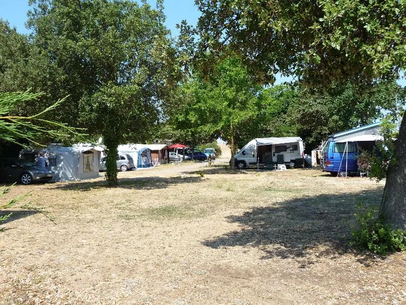 Forfait Confort (1 Tente, Caravane/ 1 Voiture/ Électricité 10A)