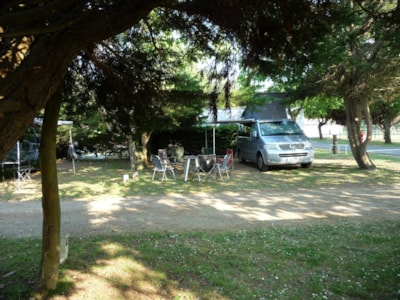 Package Confort+  (1 tent, caravan or motorhome / 1 car / electricity 10A) — 2
