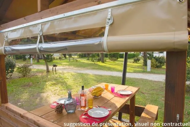 Forfait Premium : Emplacement 10A Équipé D'une Freecamp Originale