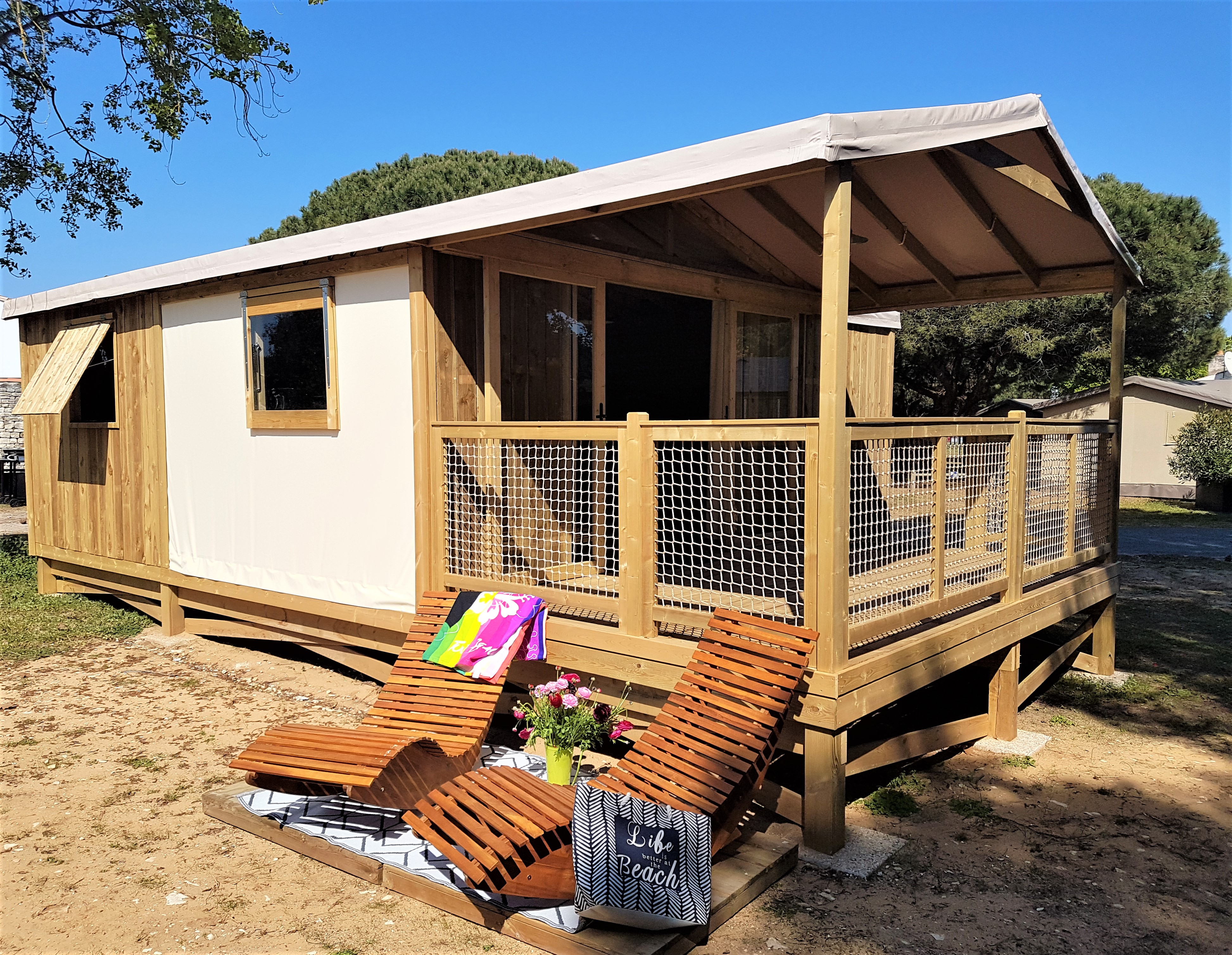 Accommodation - Cosyflower Premium On Stilts 38M² With Covered Terrace 11M² - 2 Bedrooms + Tv - Flower Camping Le Bel Air