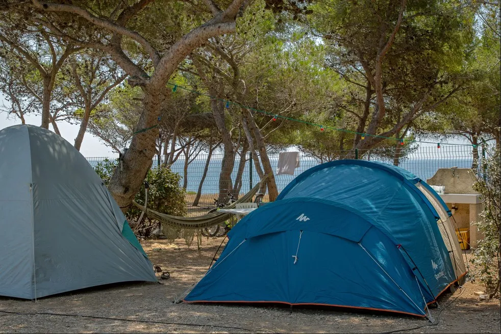 Stellplatz - Stellplatz + Strom 6 Amp + Meersicht - Camping Les Mouettes